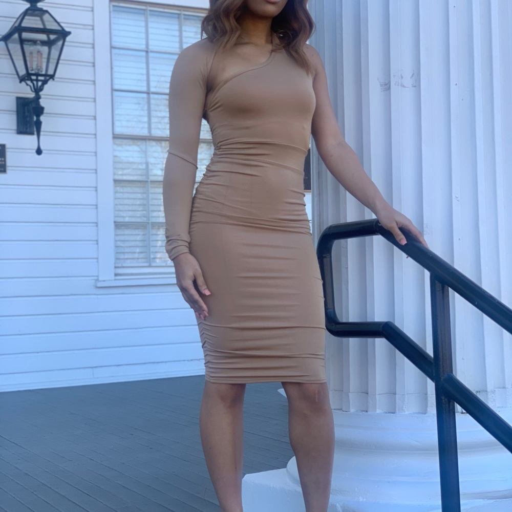One sleeve dress